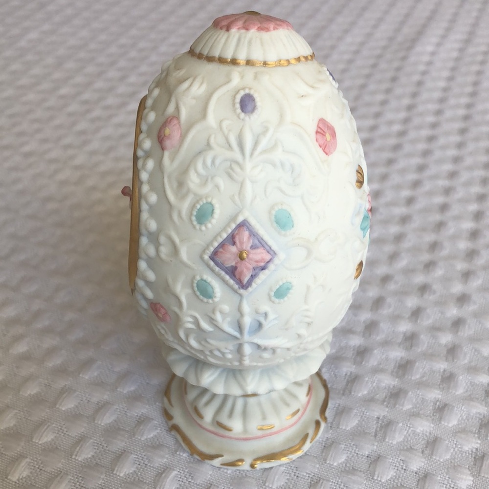 Vintage Lenox Lily Blossom Egg 1990 with stand. - Picture 4 of 10